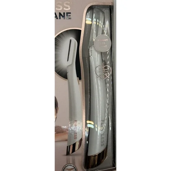 Finishing Touch Flawless Dermaplane Glo Lighted Facial Exfoliator Hair Remover - Picture 4 of 7